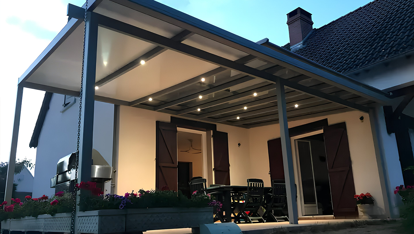 Pergola &agrave; toiture fixe Saphir, en aluminium robuste, pr&eacute;vue pour r&eacute;sister &agrave; toutes les intemp&eacute;ries
