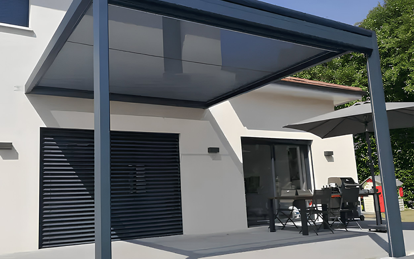 Pergola &agrave; toiture fixe COCOOON+, en aluminium robuste, pr&eacute;vue pour r&eacute;sister &agrave; toutes les intemp&eacute;ries