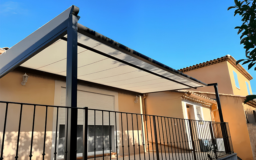 Pergola &agrave; toiture fixe Oasis, en aluminium robuste, pr&eacute;vue pour r&eacute;sister &agrave; toutes les intemp&eacute;ries